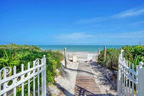 455 Grand Bay Dr # 718