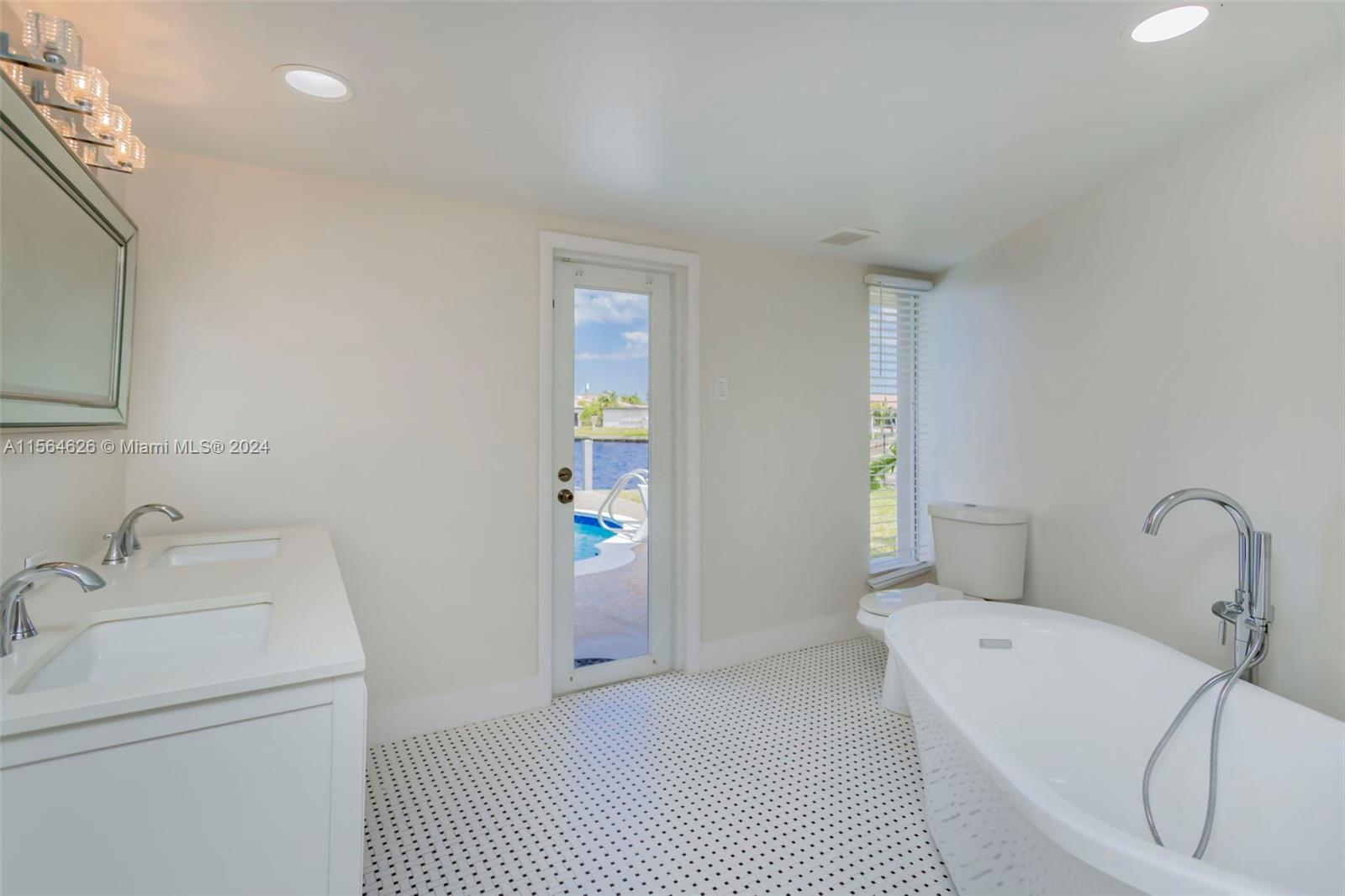 670 SE 7th Ave