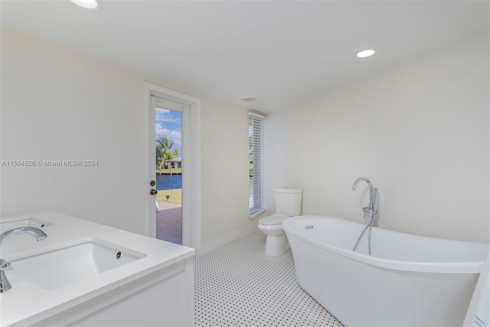 670 SE 7th Ave