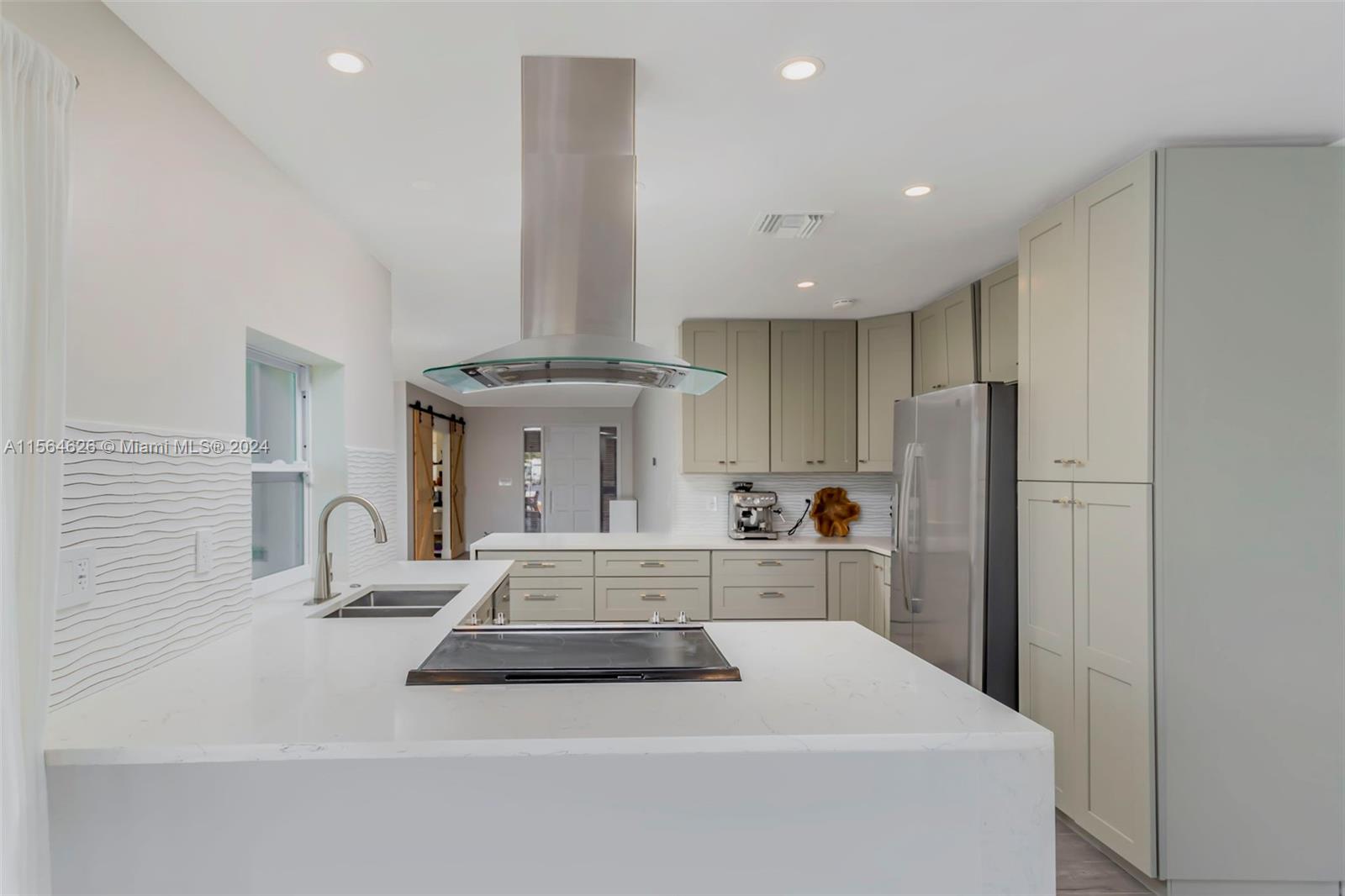 670 SE 7th Ave