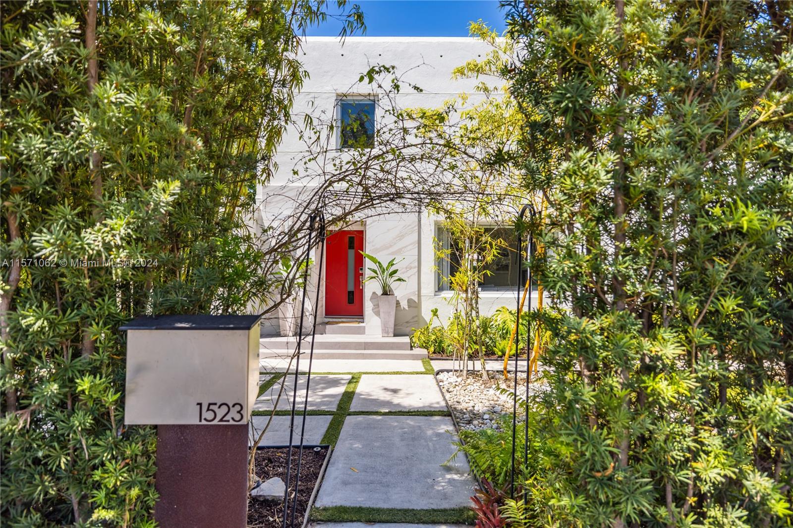 1523 NW 8th Ter
