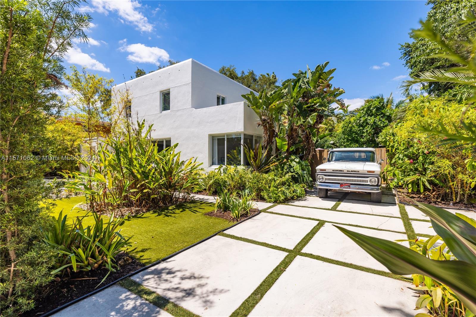 1523 NW 8th Ter