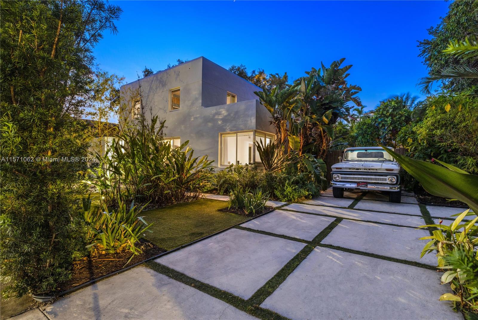 1523 NW 8th Ter