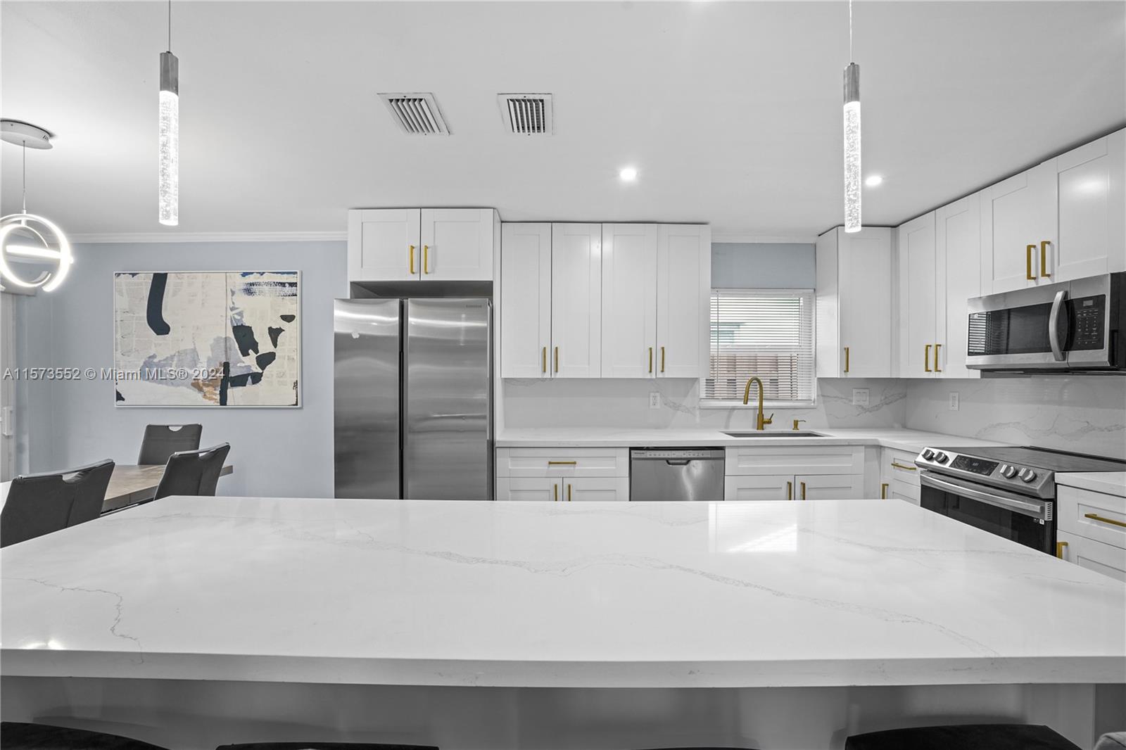 9330 NW 37th Mnr