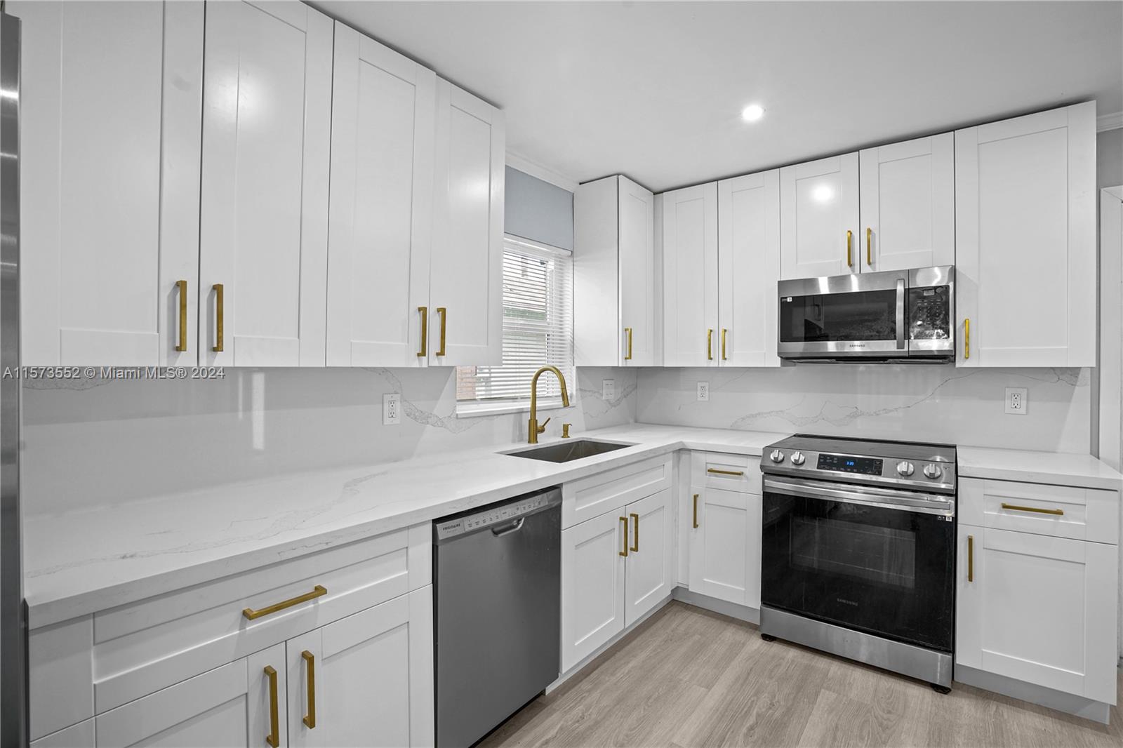 9330 NW 37th Mnr
