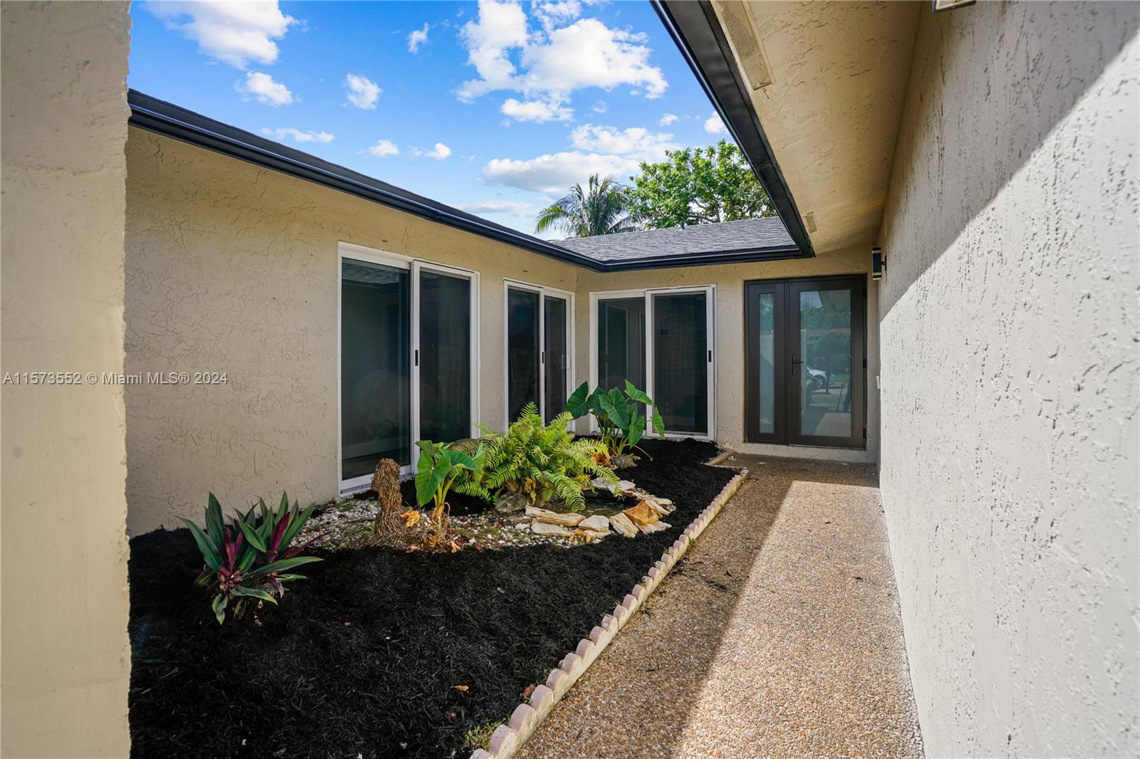 9330 NW 37th Mnr