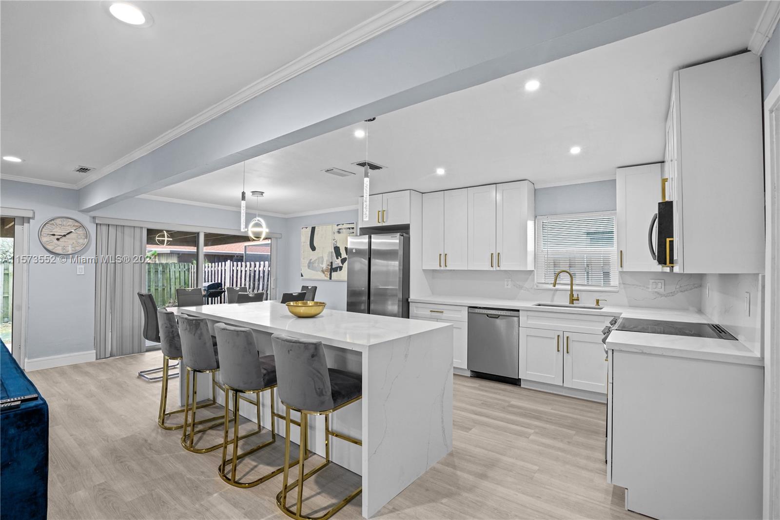 9330 NW 37th Mnr