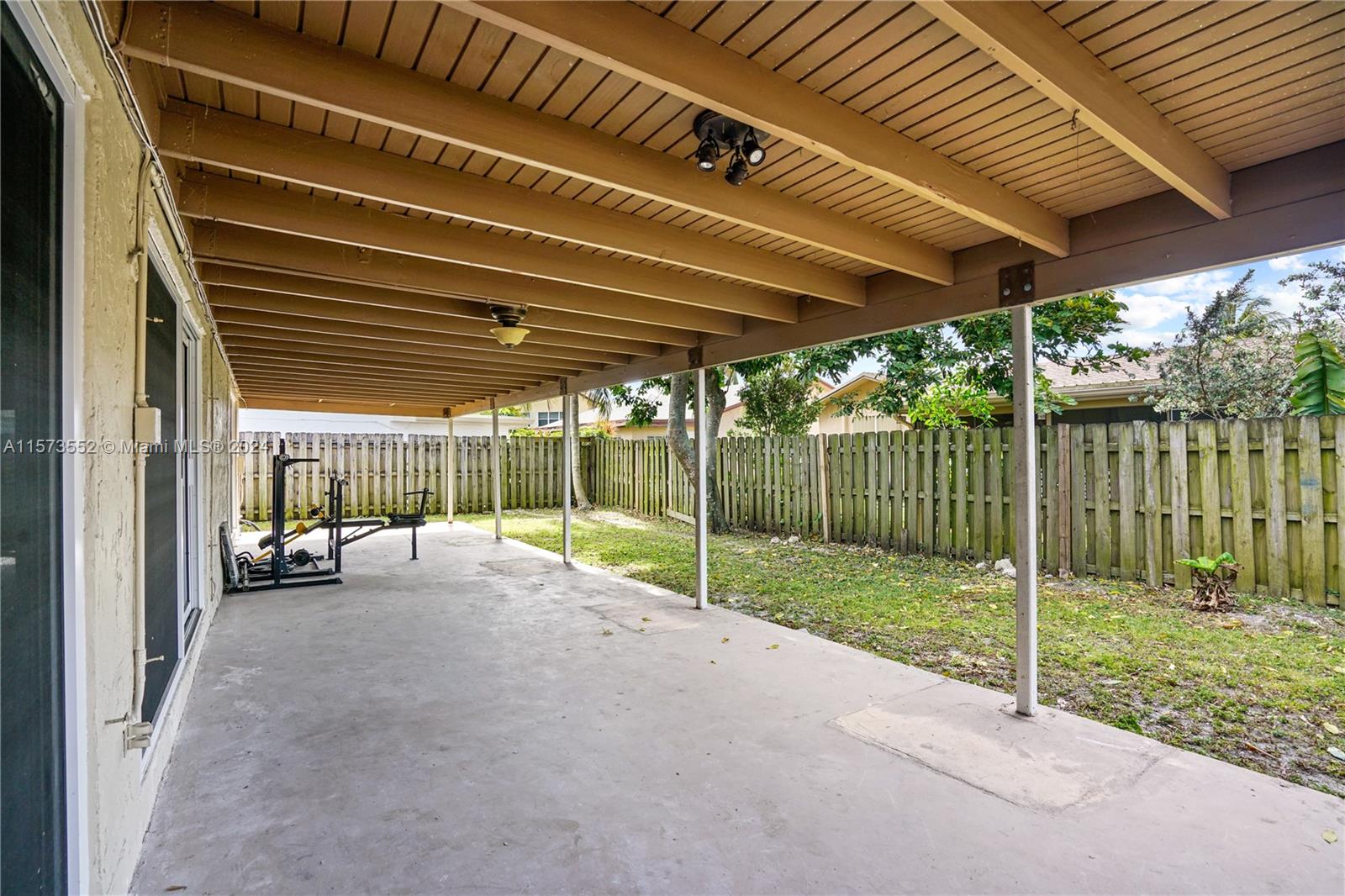 9330 NW 37th Mnr