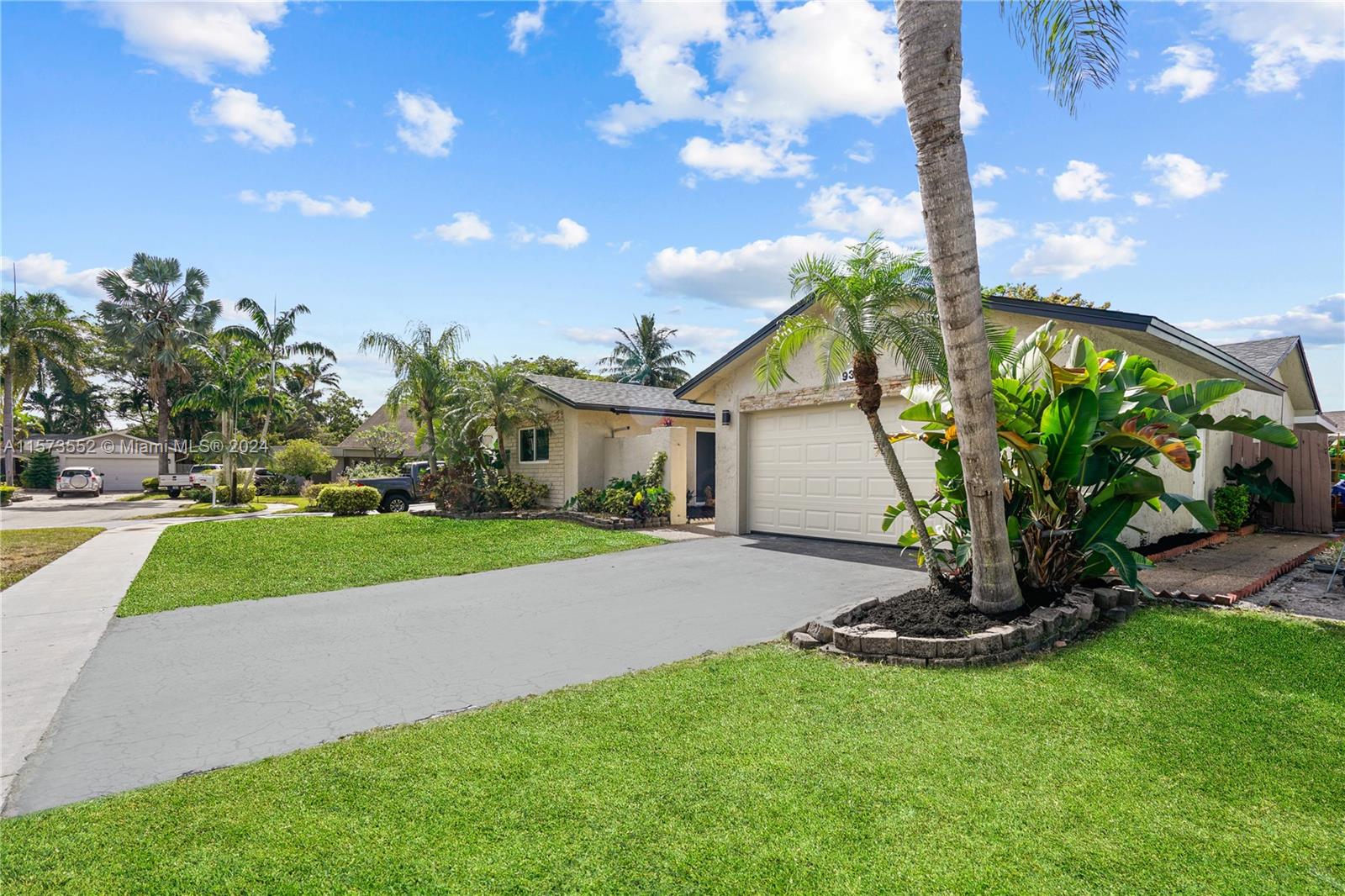 9330 NW 37th Mnr