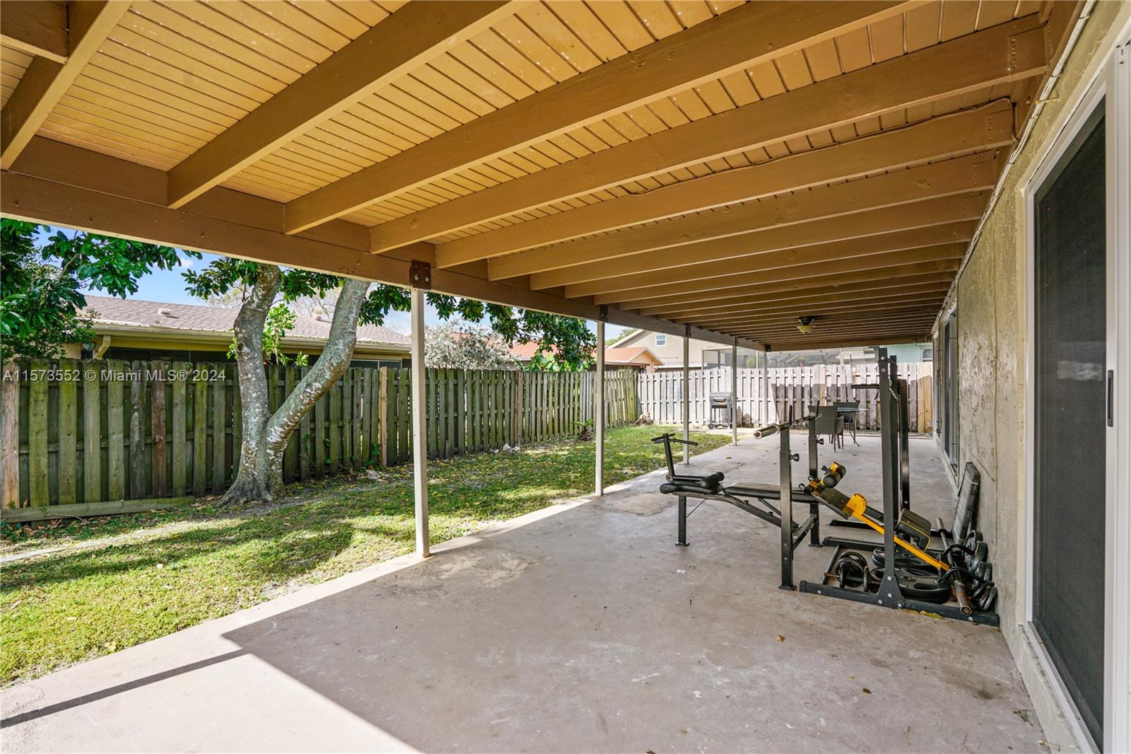 9330 NW 37th Mnr