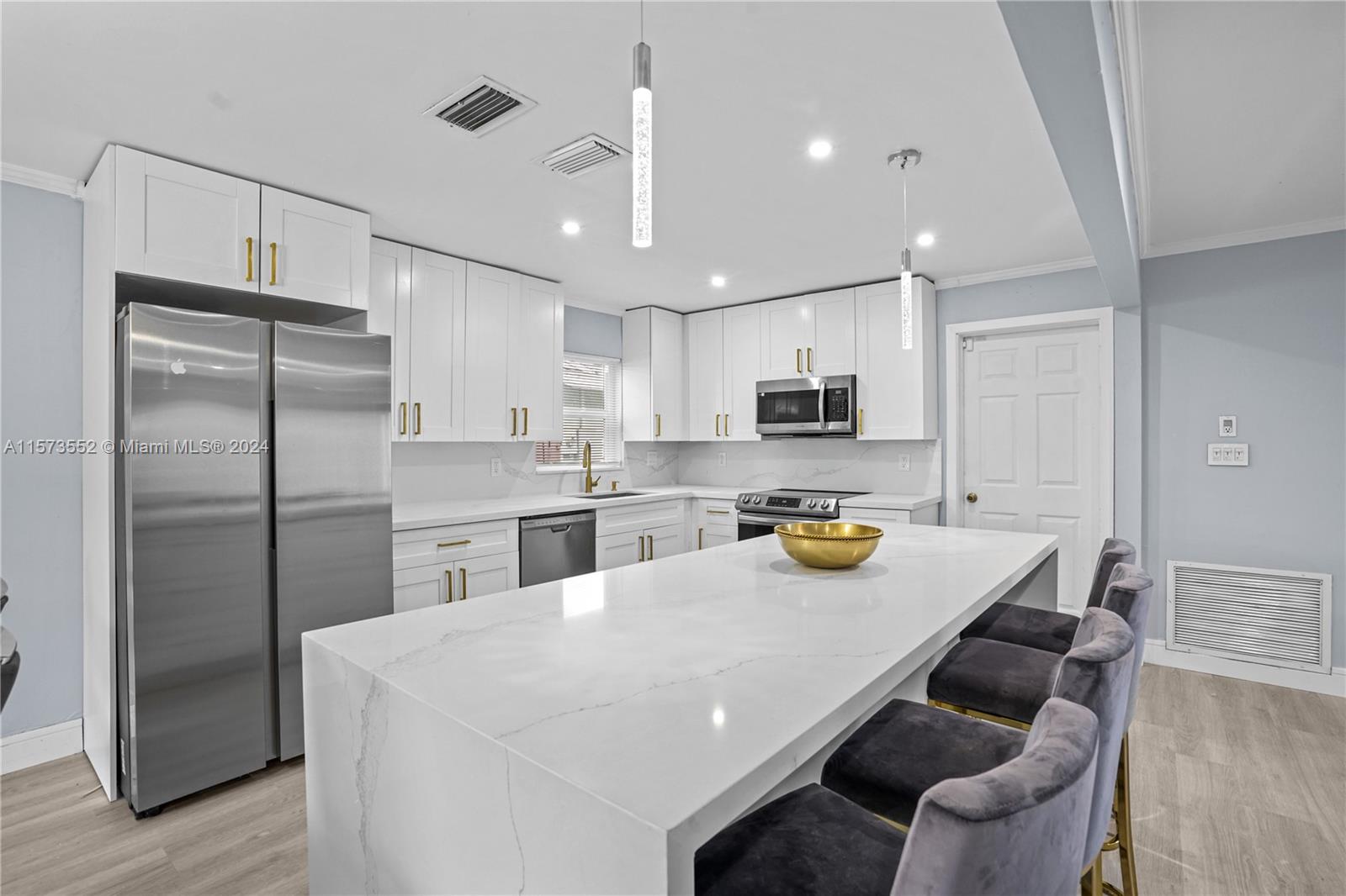 9330 NW 37th Mnr
