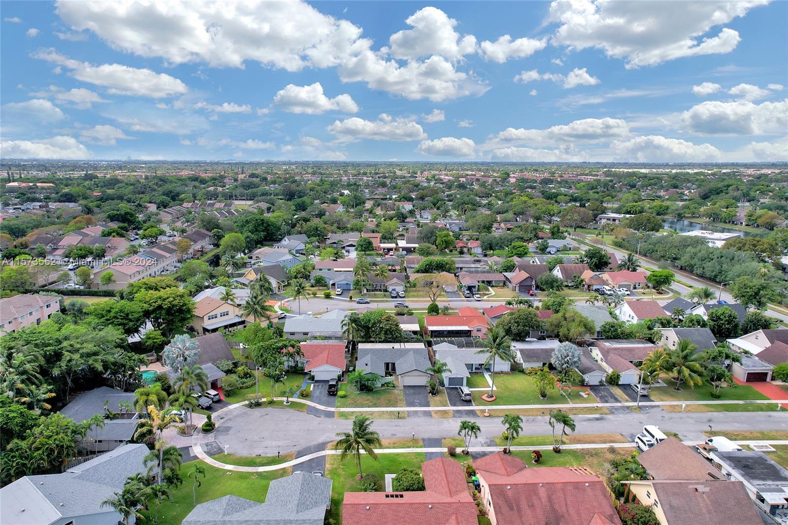9330 NW 37th Mnr