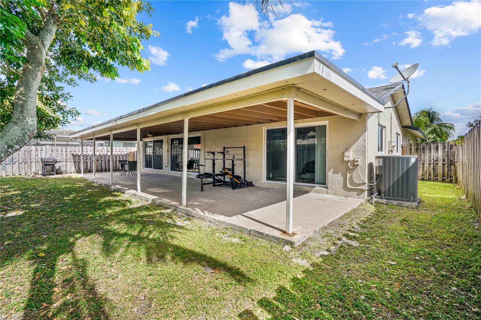 9330 NW 37th Mnr