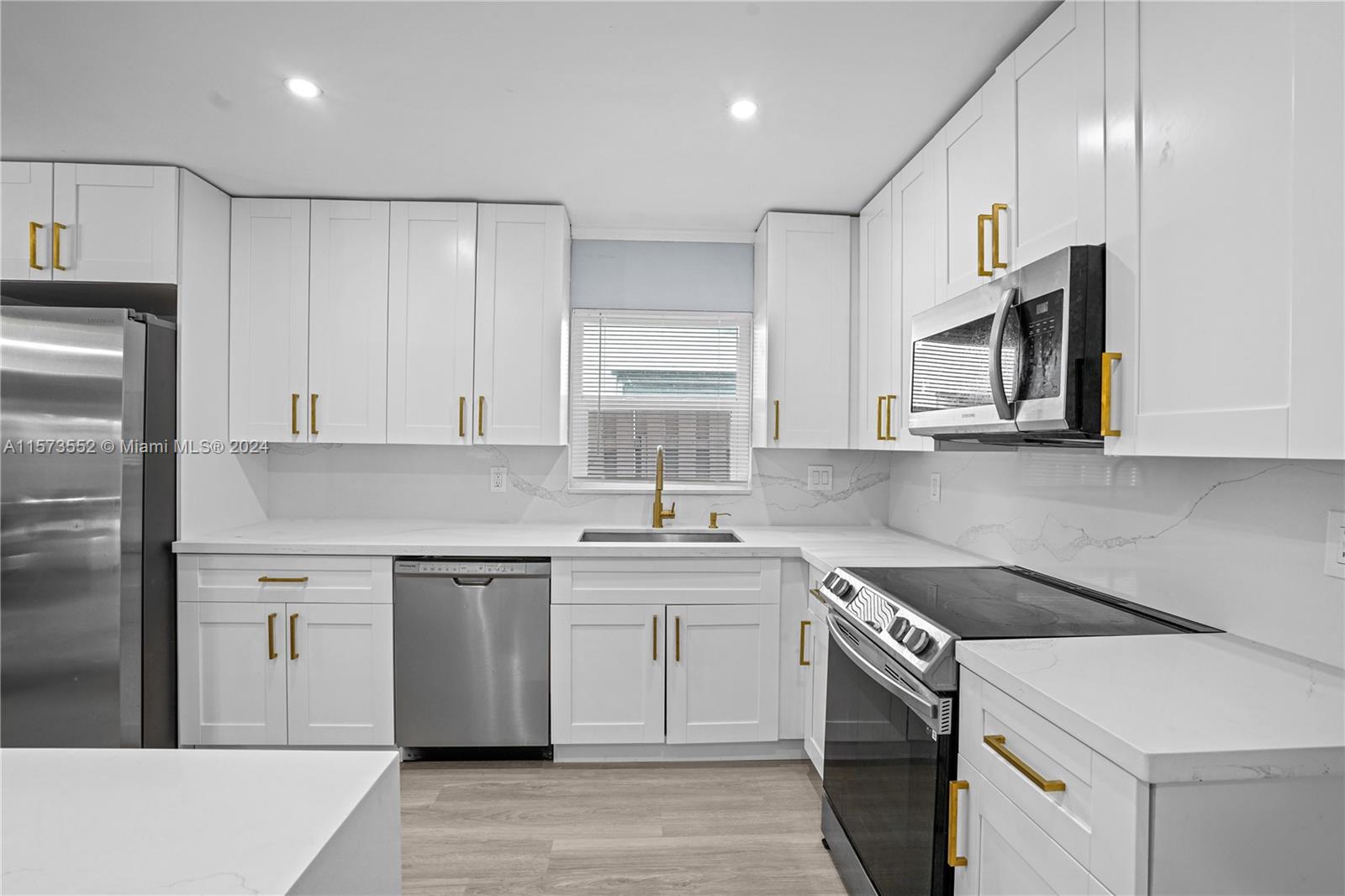 9330 NW 37th Mnr