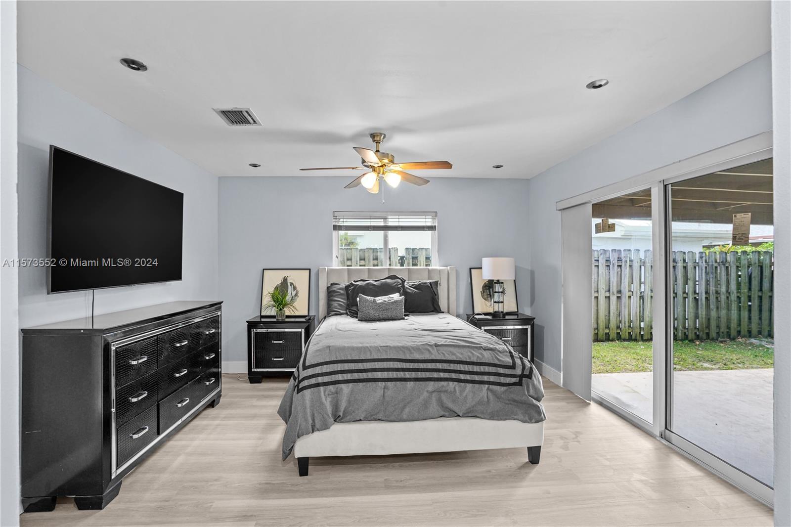 9330 NW 37th Mnr