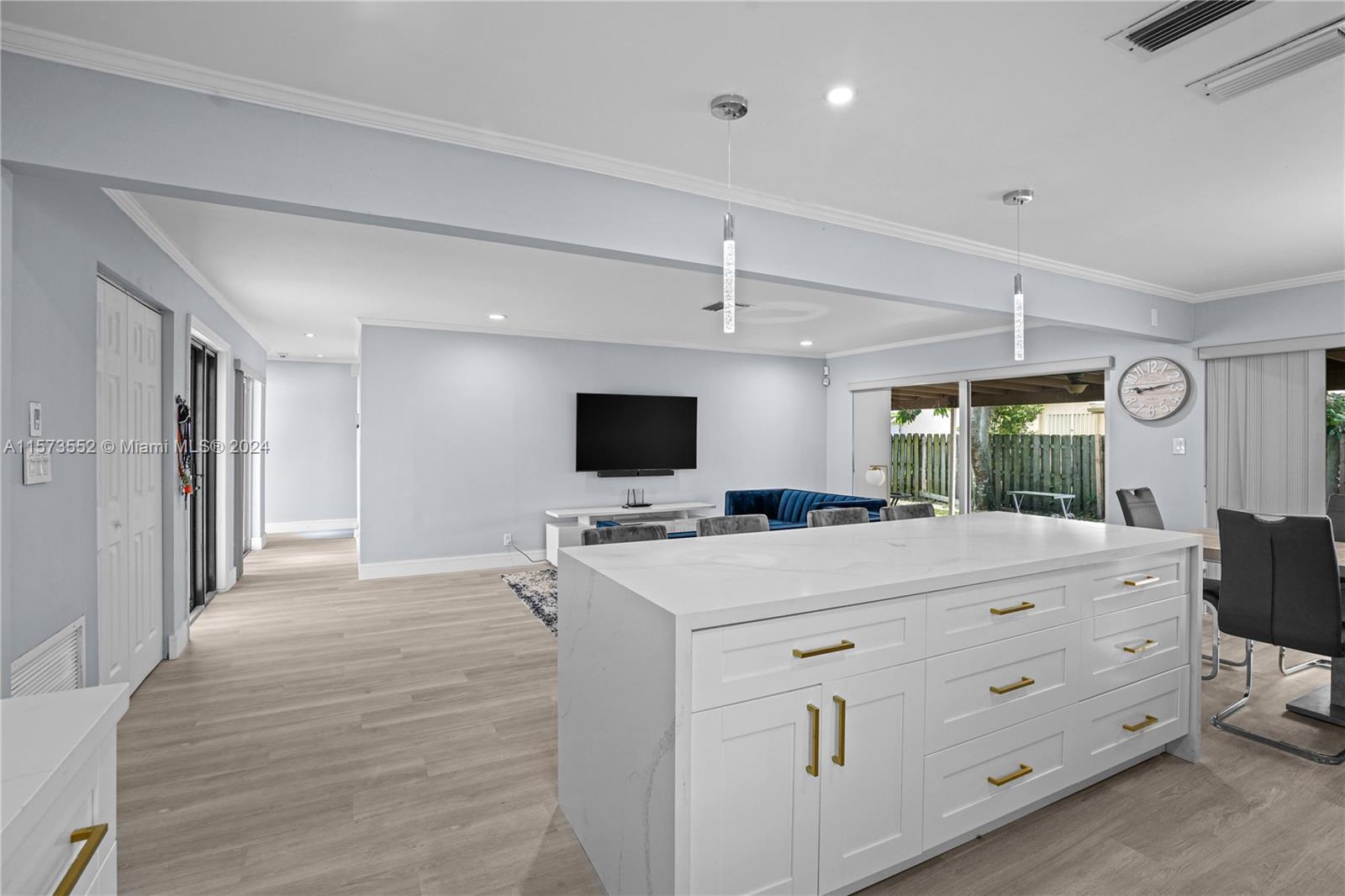 9330 NW 37th Mnr