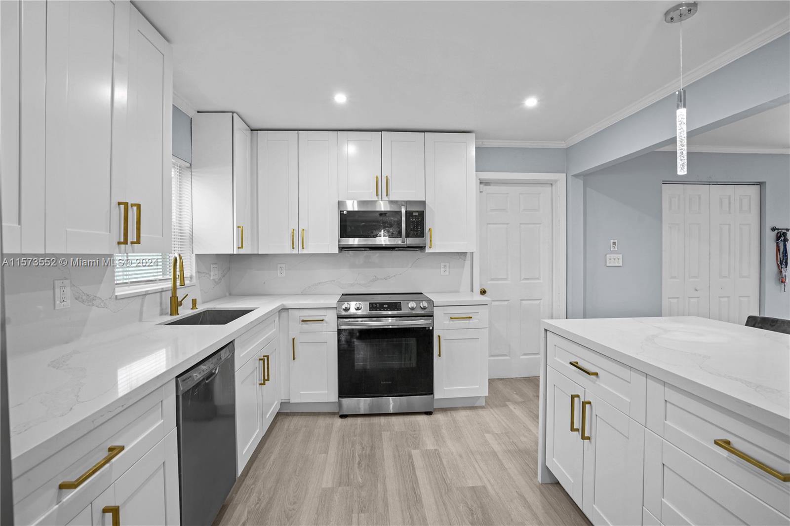 9330 NW 37th Mnr