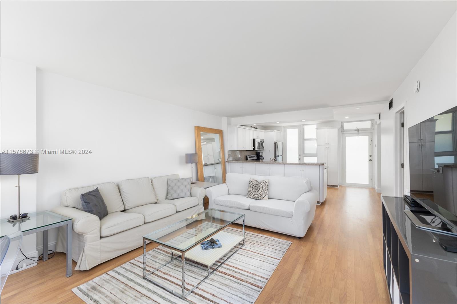1670 Lincoln Ct # 3C