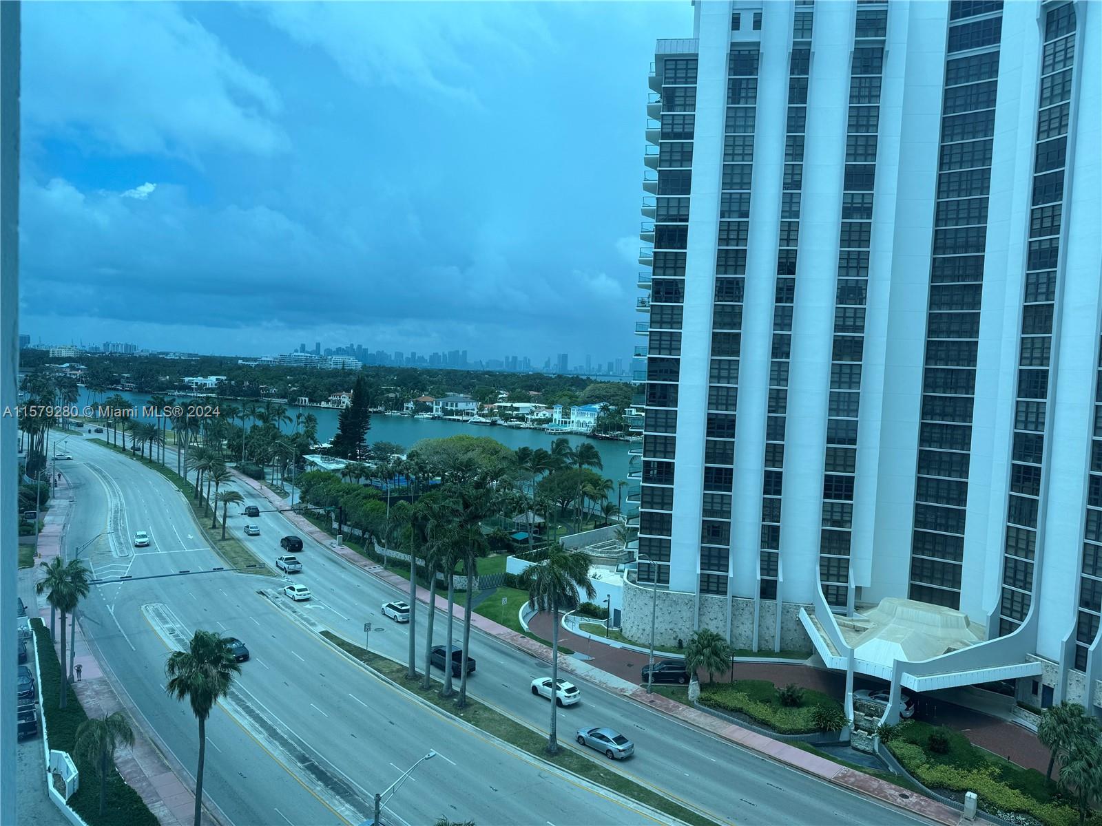 5445 Collins Ave # 814