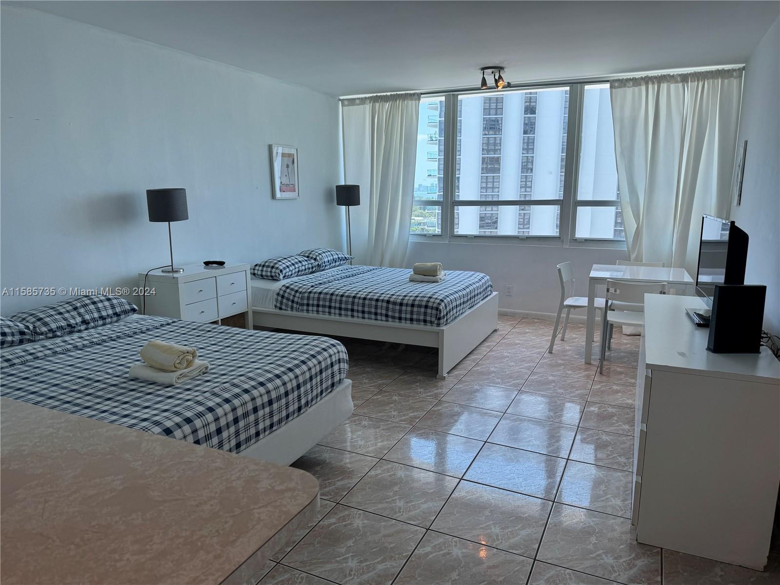 5445 Collins Ave # 812