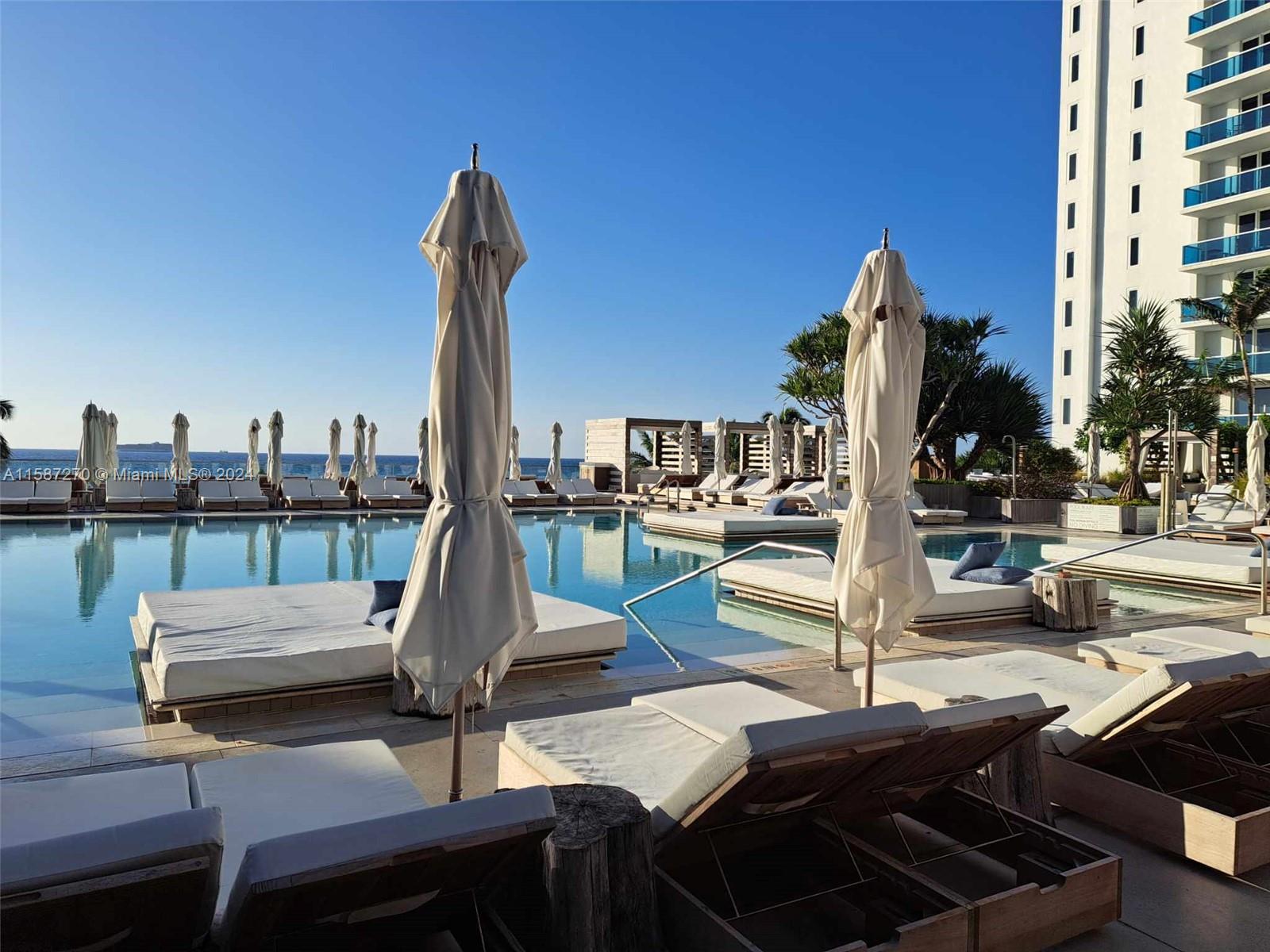 2301 Collins Ave # 504