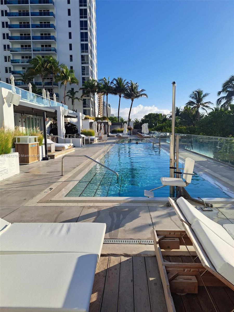 2301 Collins Ave # 504