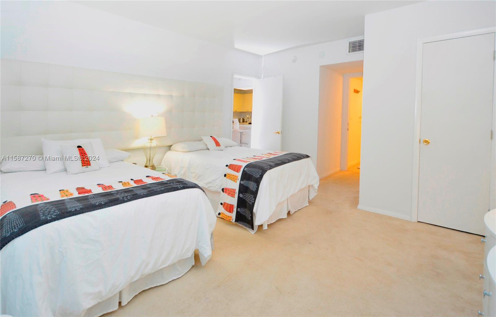 2301 Collins Ave # 504
