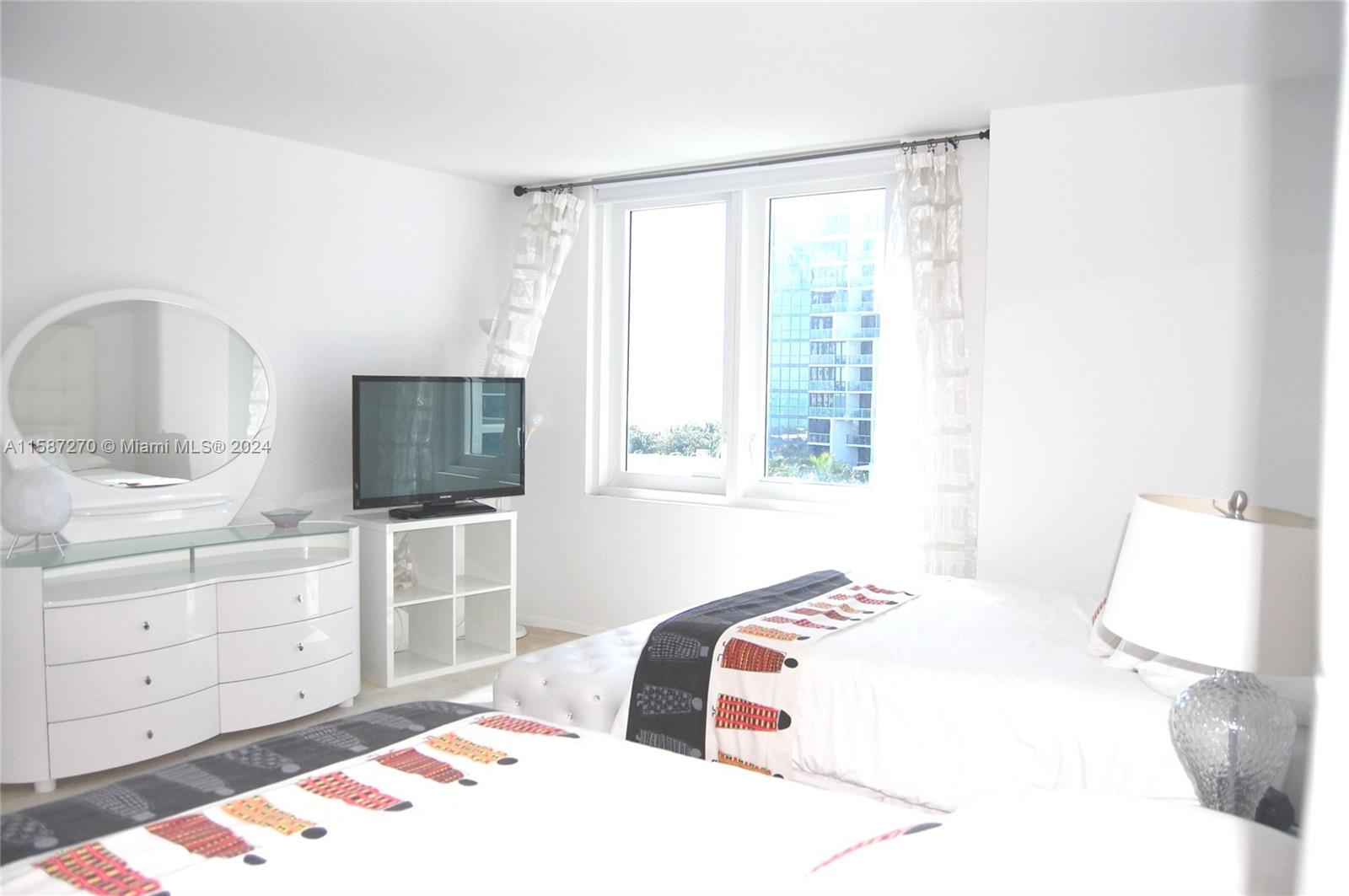 2301 Collins Ave # 504