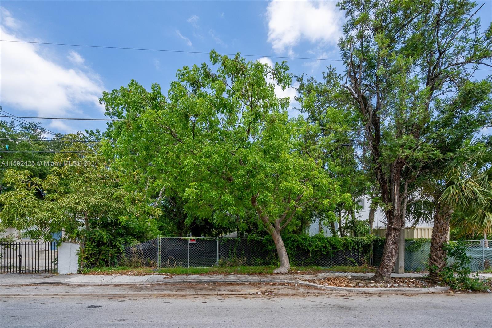5437 NW 5th Ave