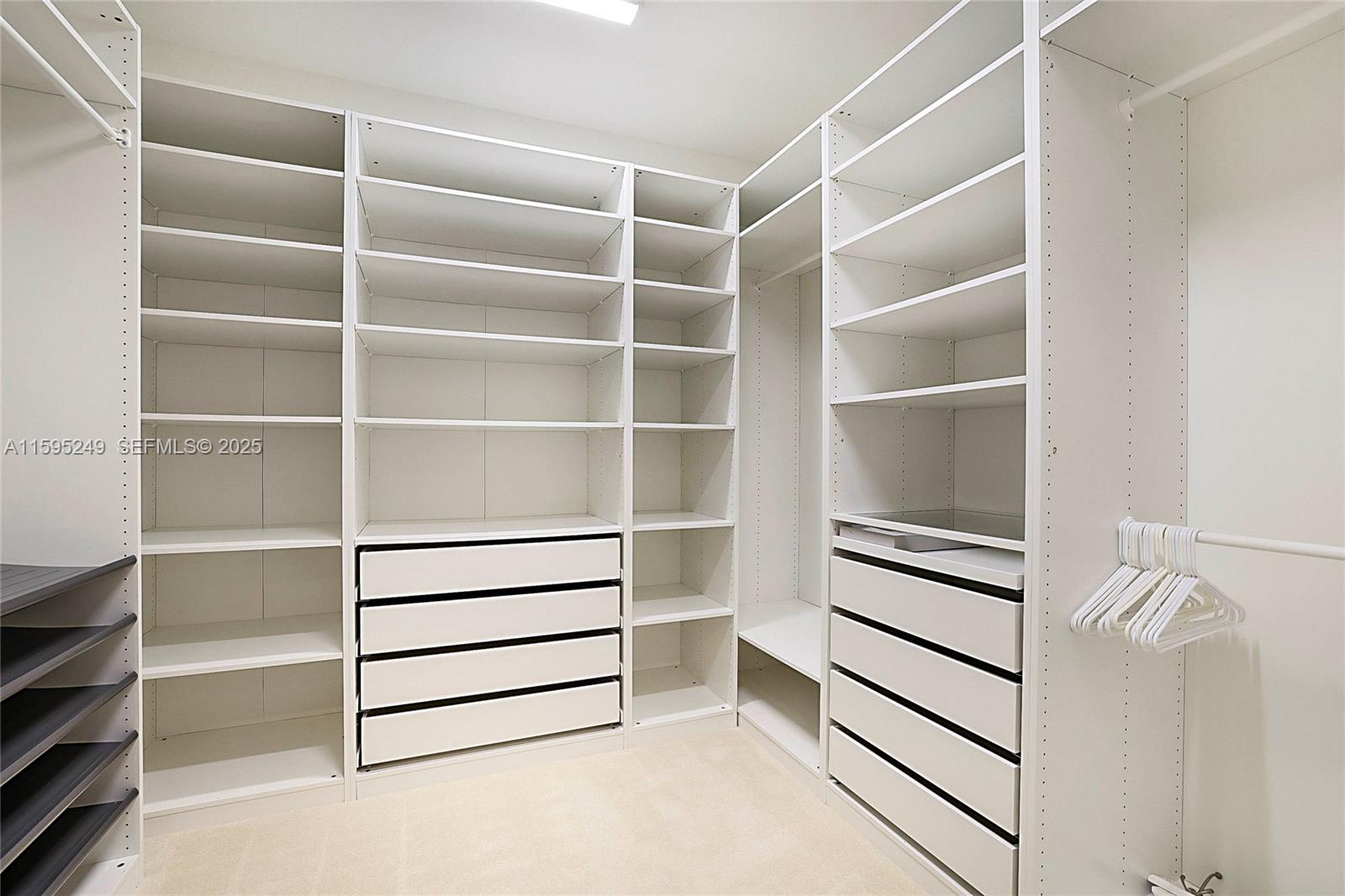 152 Umbrella Place