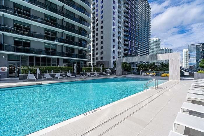 45 SW 9th St # 2008