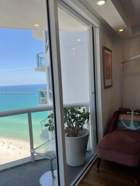 6365 Collins Avenue # 2811
