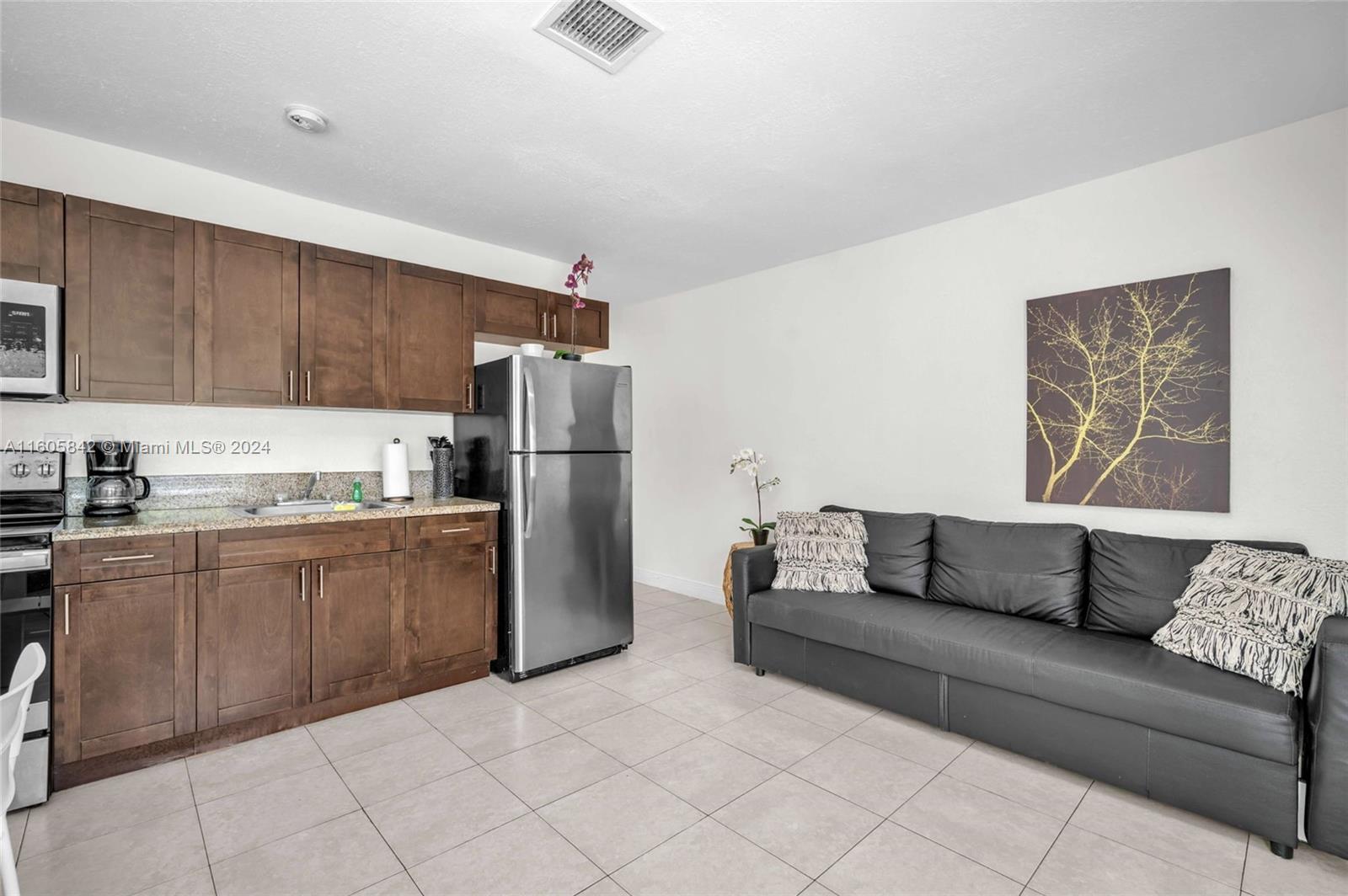1825 SW 4th St Unit: West
