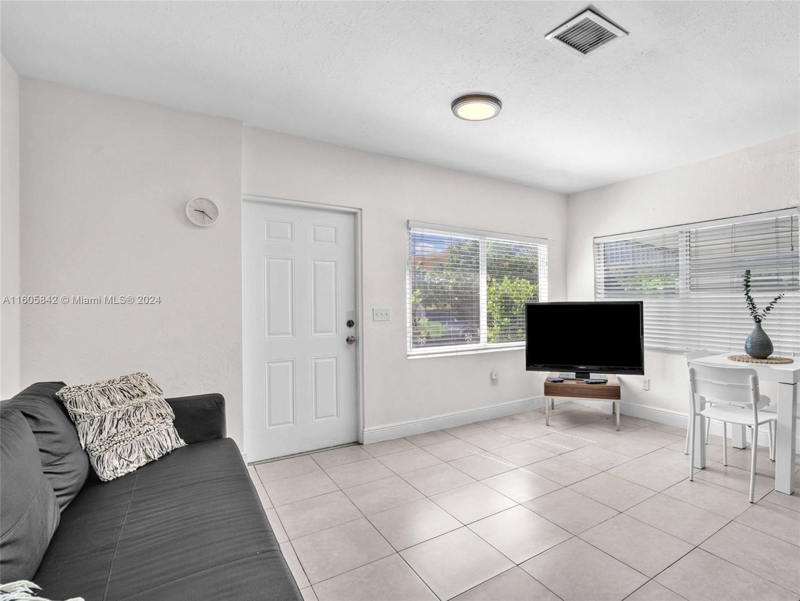 1825 SW 4th St Unit: West