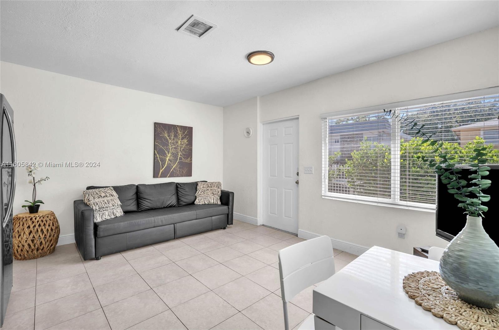 1825 SW 4th St Unit: West
