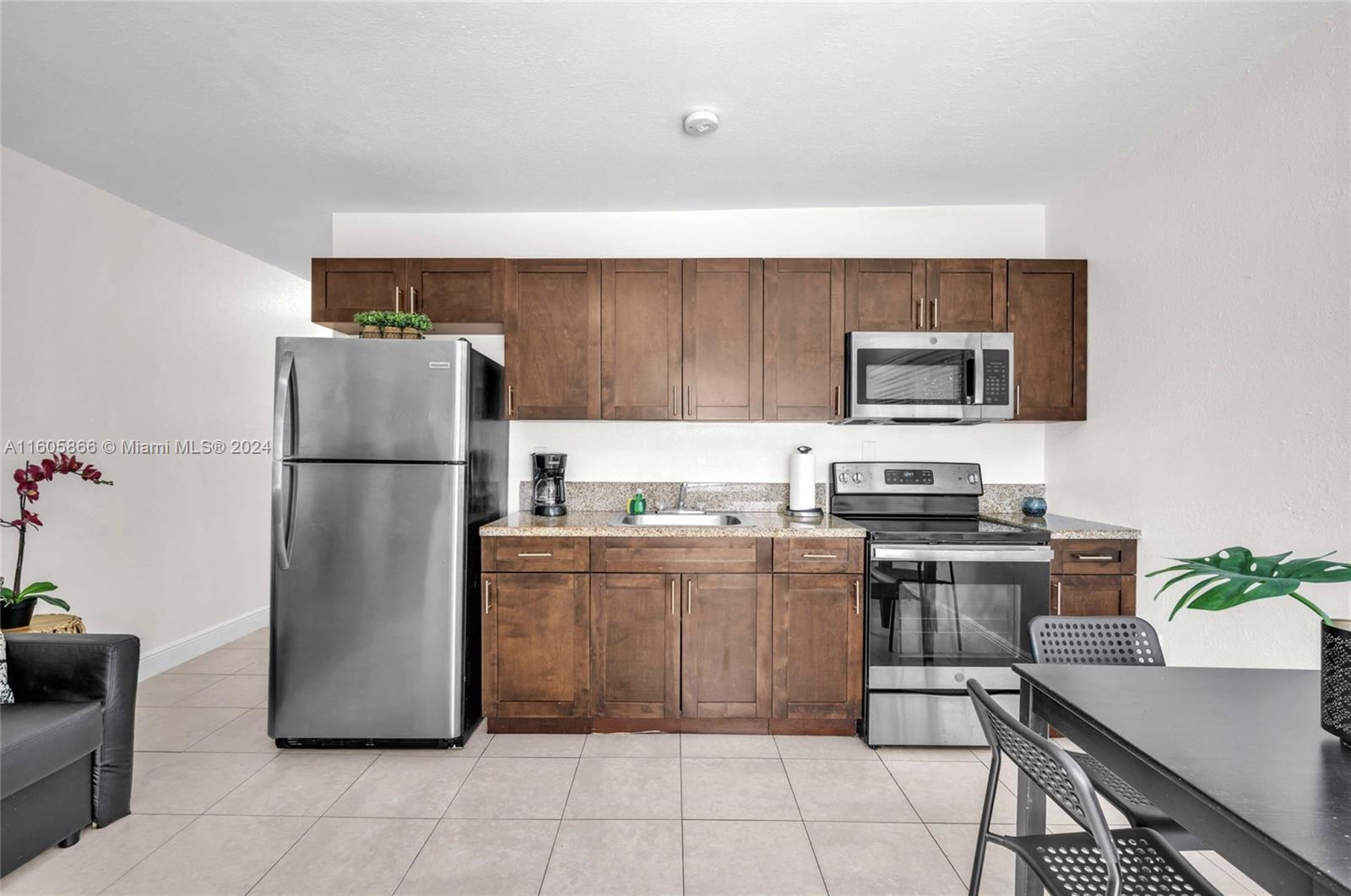 1825 SW 4th St Unit: East