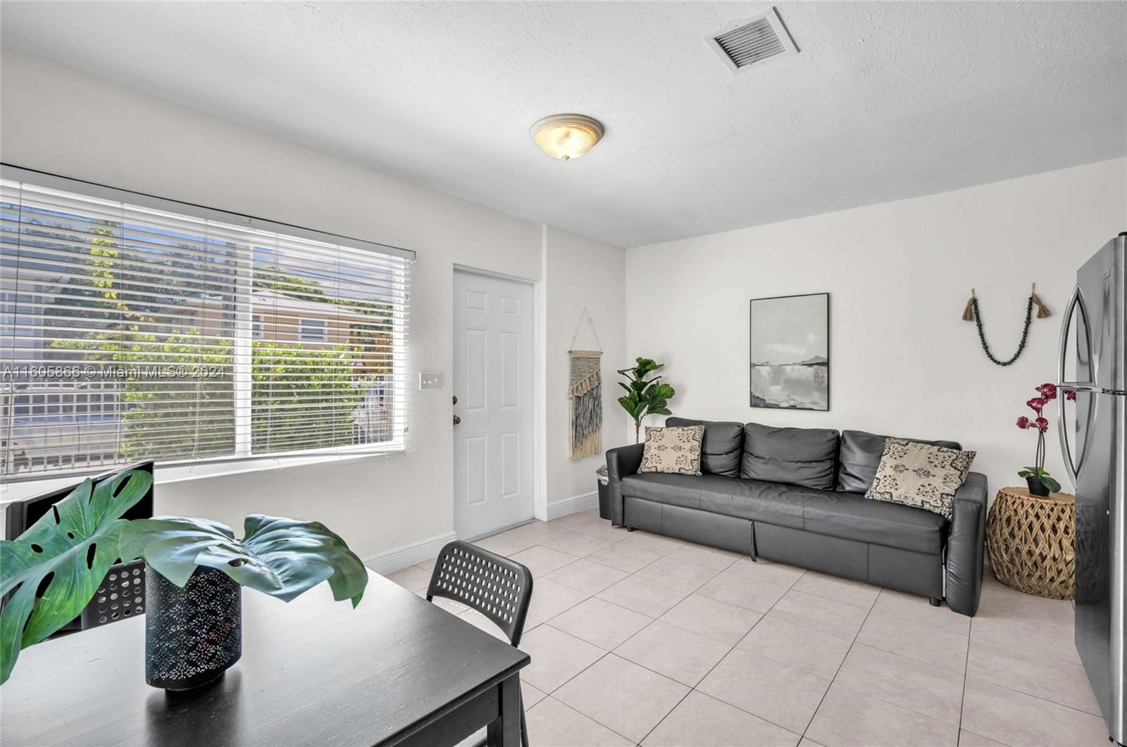 1825 SW 4th St Unit: East