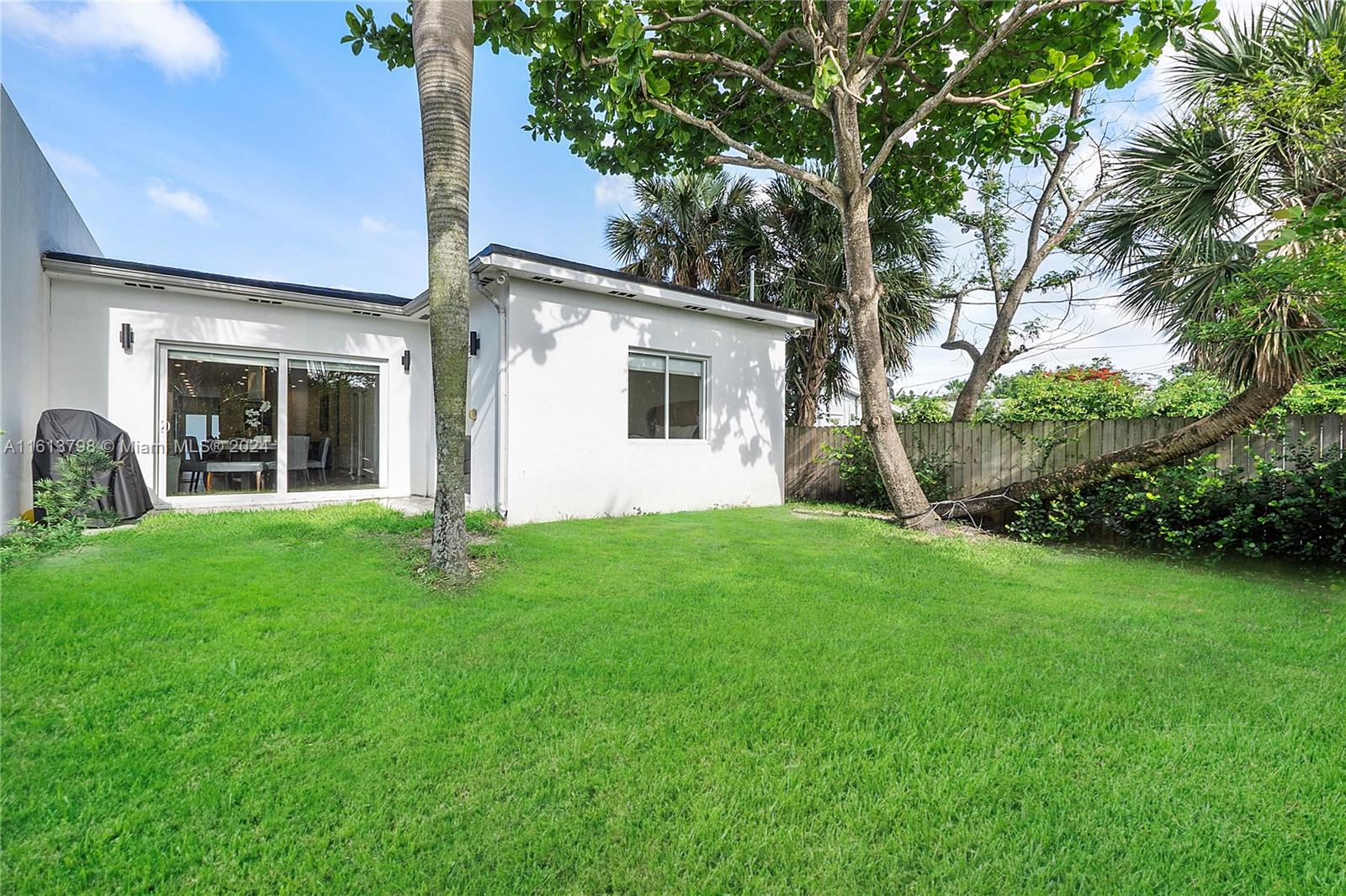 1111 NW 2nd Ave