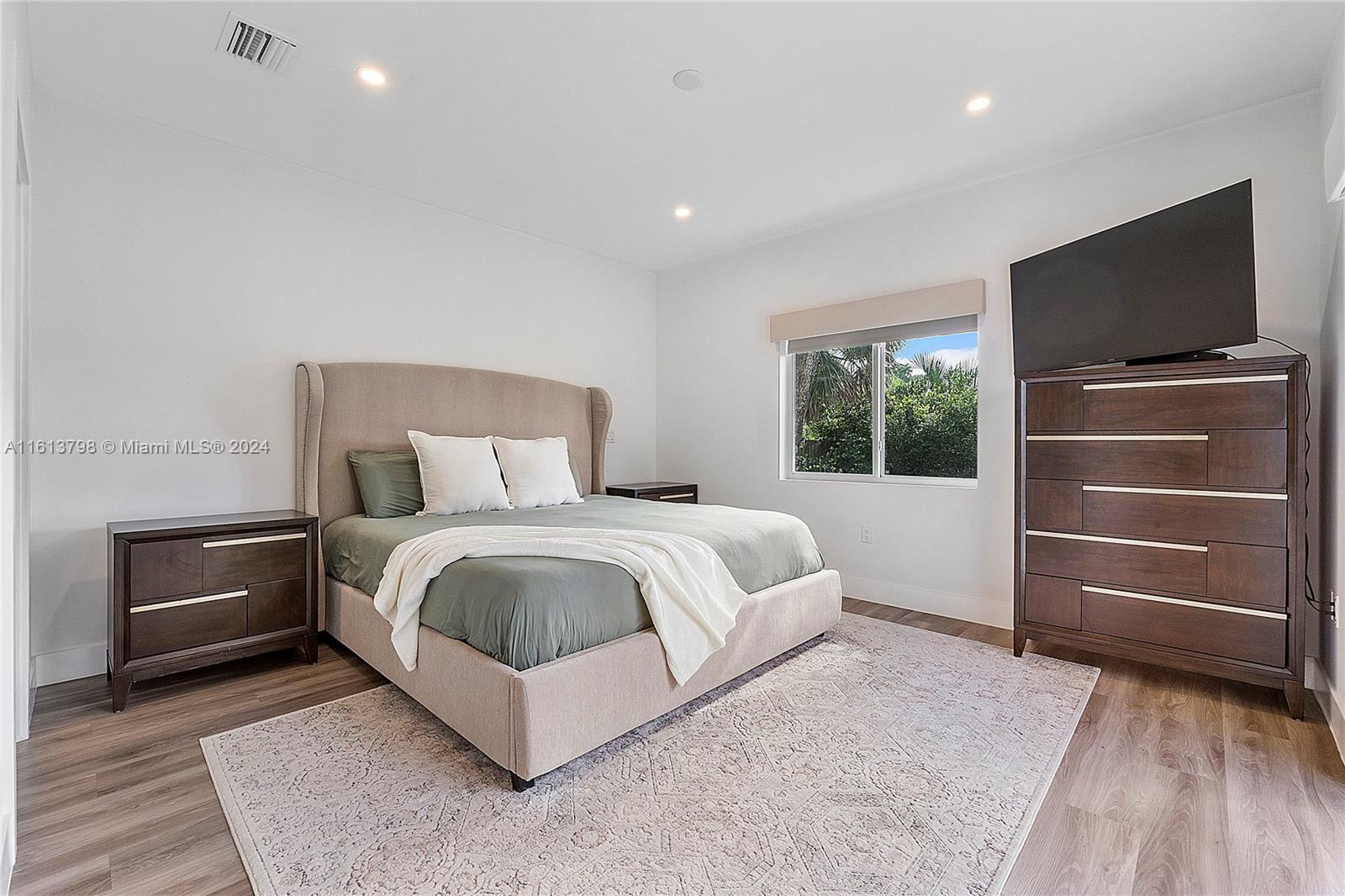 1111 NW 2nd Ave