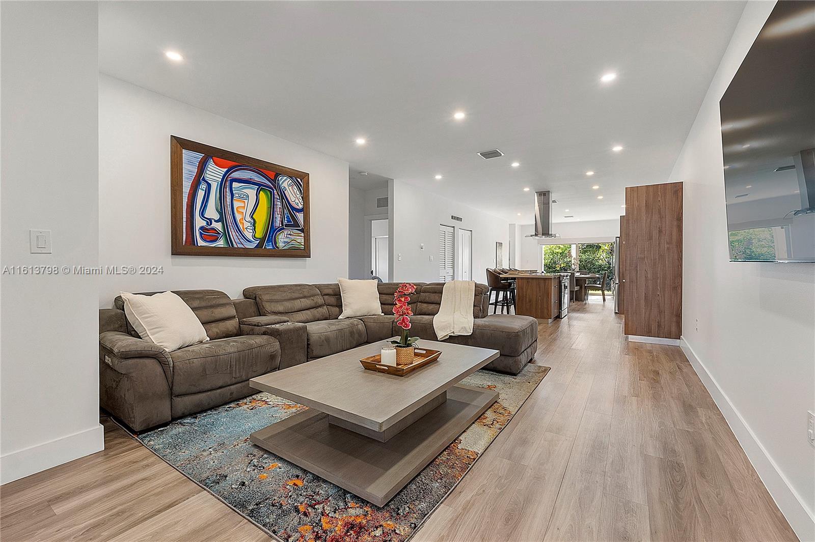 1111 NW 2nd Ave