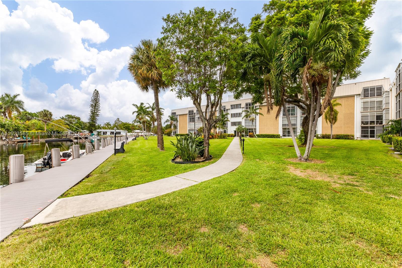 2970 NE 16th Ave # 305