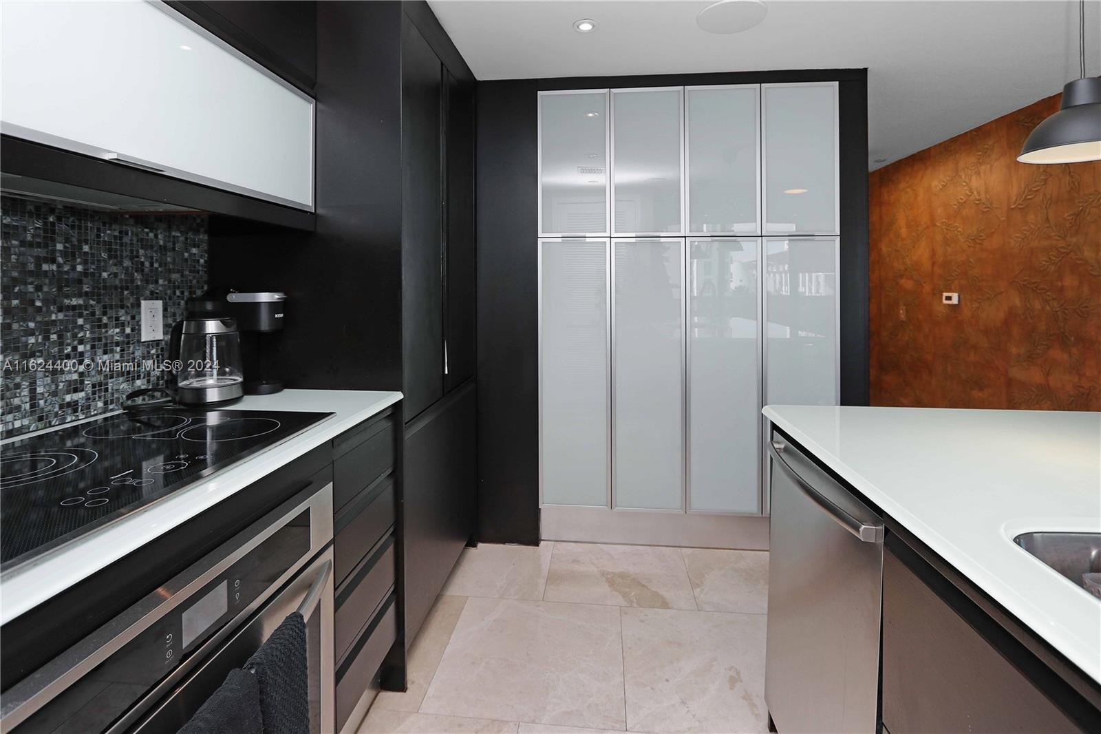 5875 Collins Ave # 605