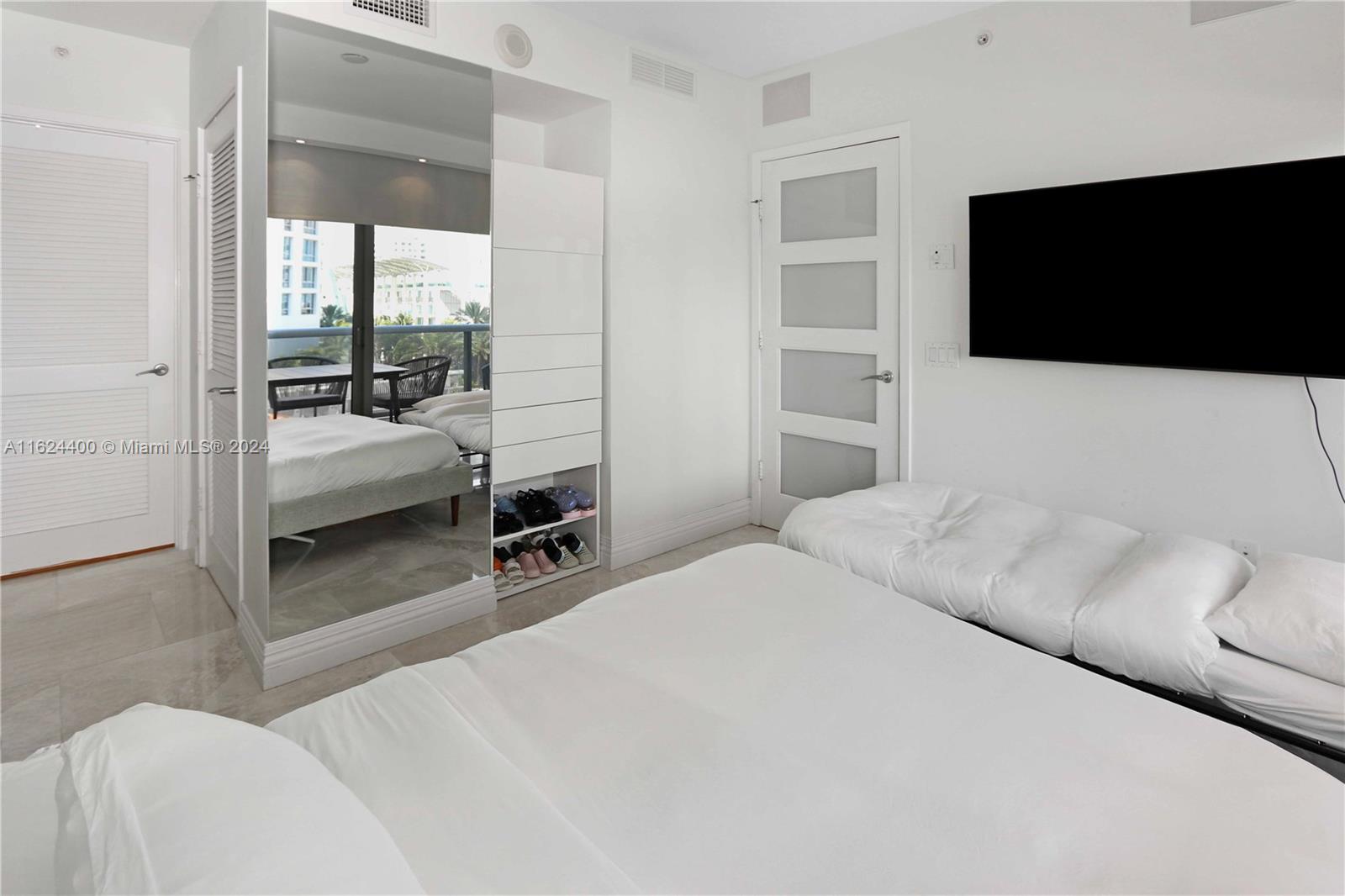 5875 Collins Ave # 605