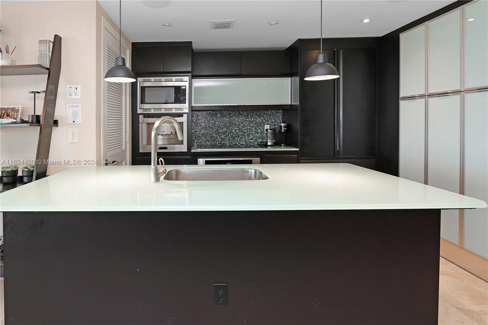 5875 Collins Ave # 605