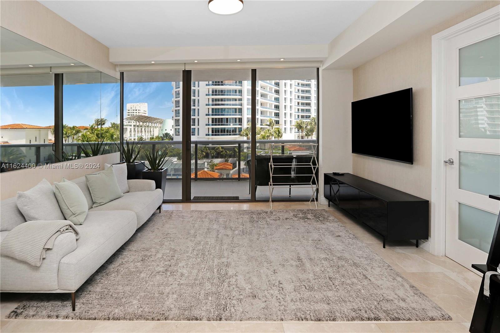 5875 Collins Ave # 605