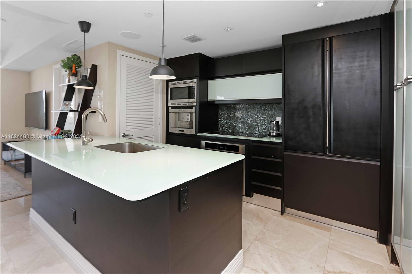 5875 Collins Ave # 605