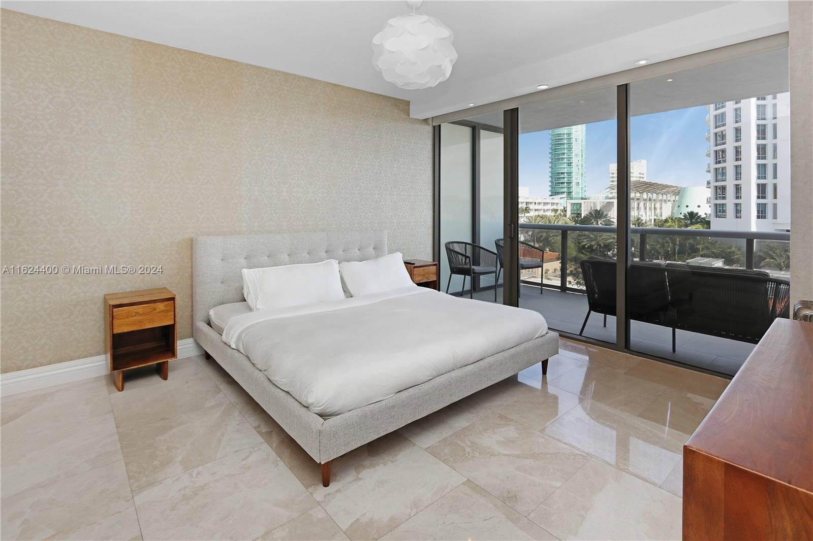 5875 Collins Ave # 605
