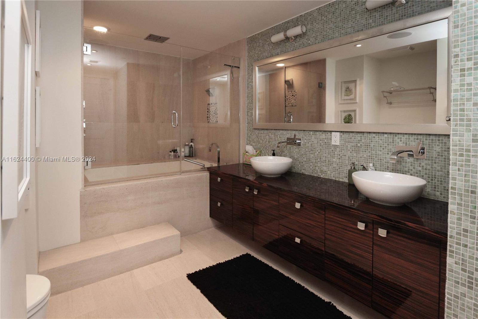 5875 Collins Ave # 605