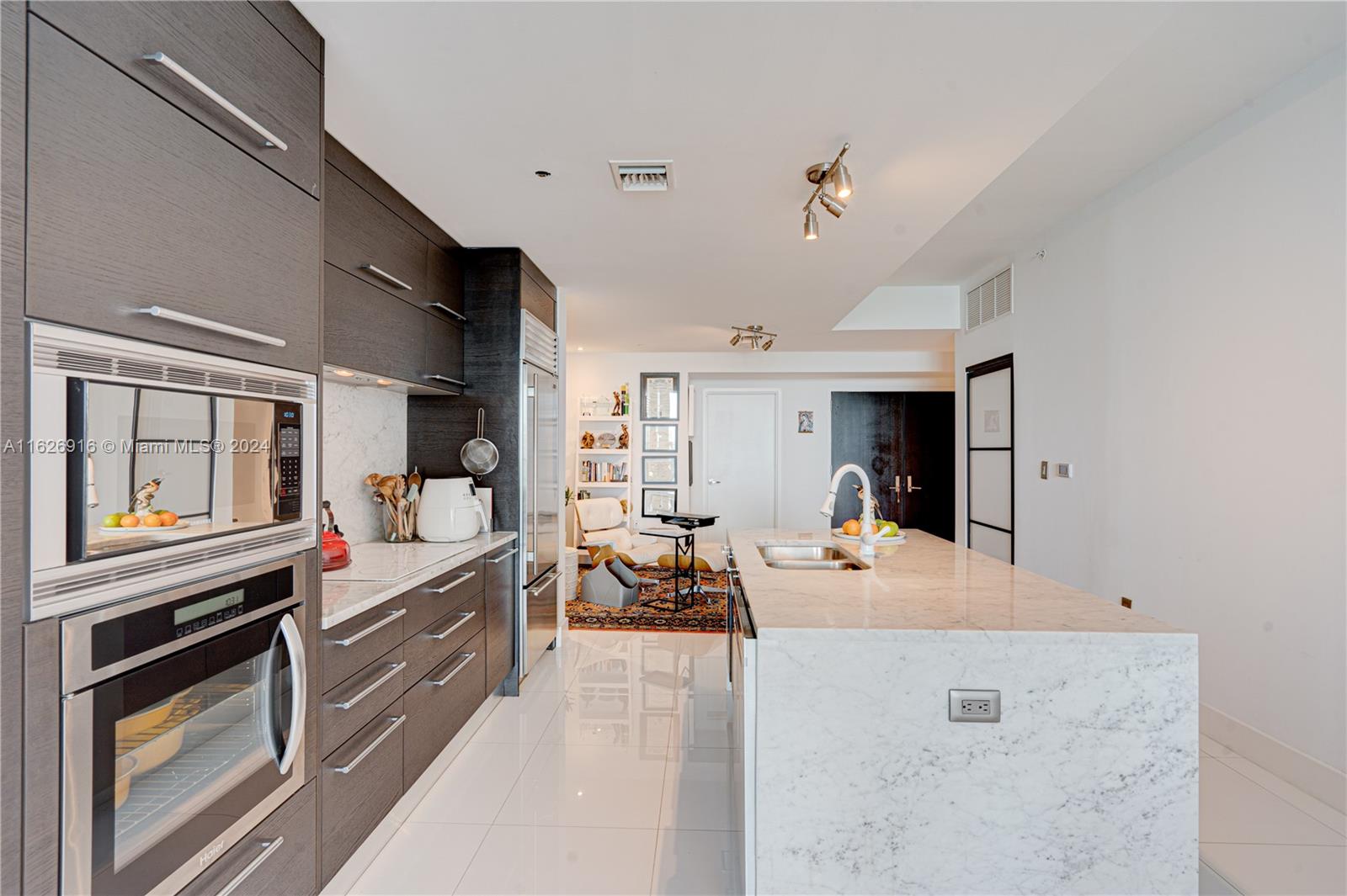 900 Biscayne Blvd # 3208