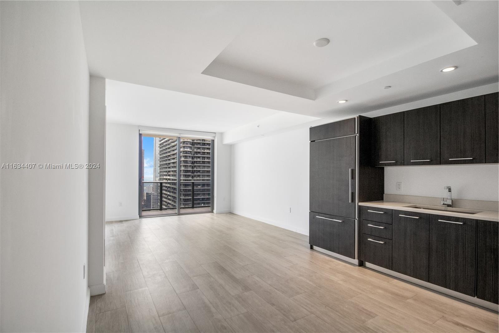 45 SW 9th St # 3705